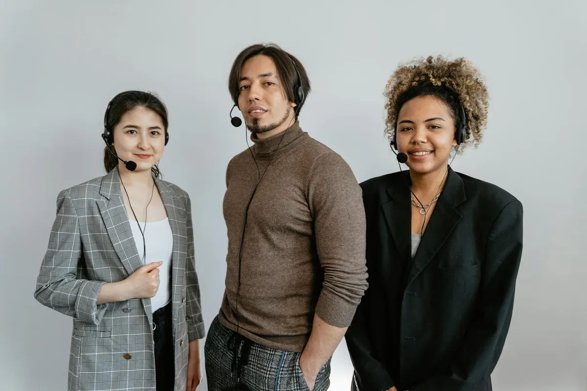 Ecommerce customer service team responding to live chat