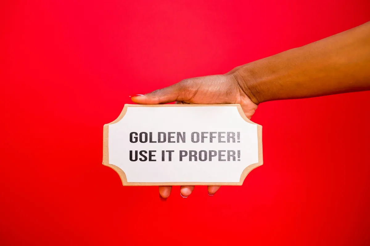 Post-purchase referral prompt on a Shopify store showing WhatsApp and SMS sharing options