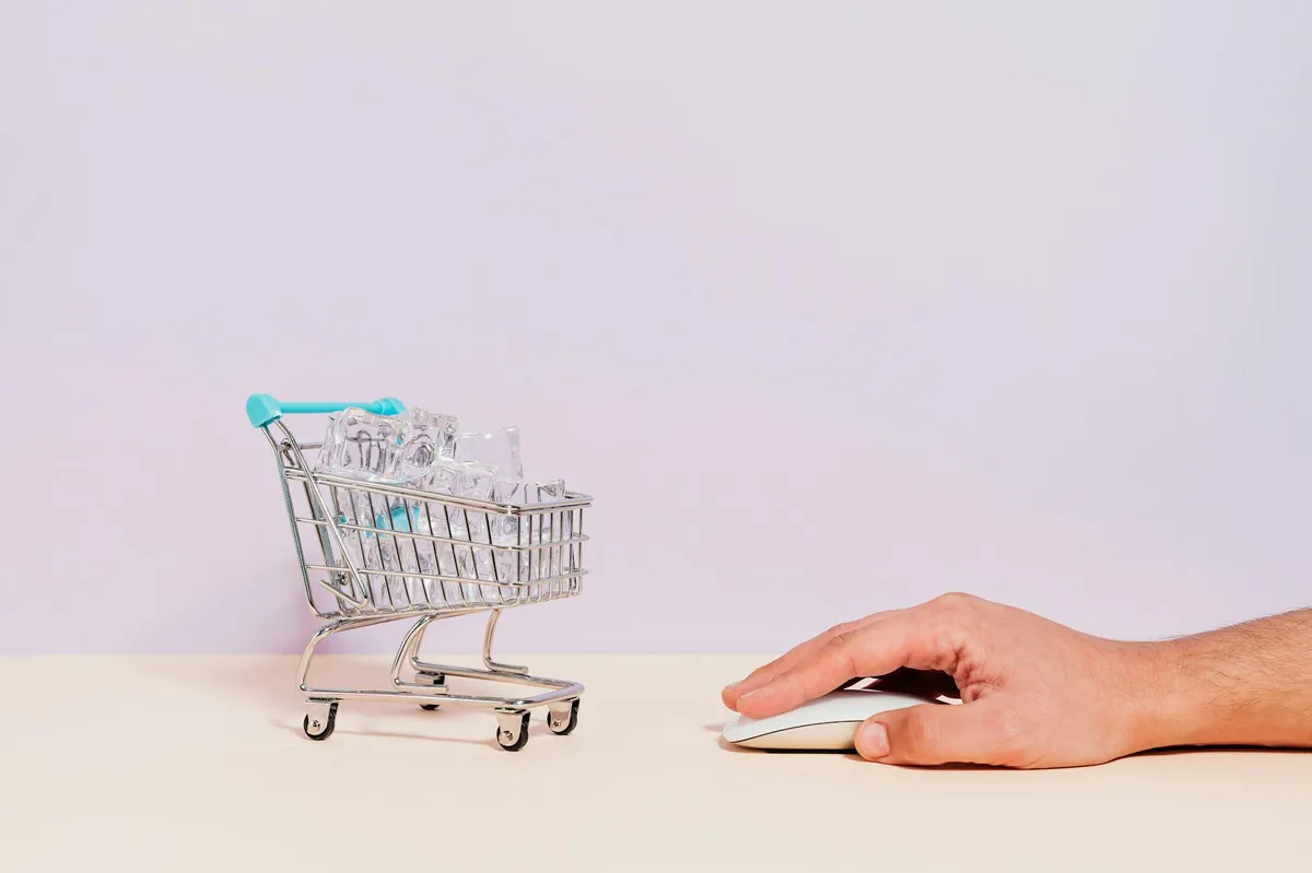 Ecommerce homepage hero section showing a clear value proposition above the fold