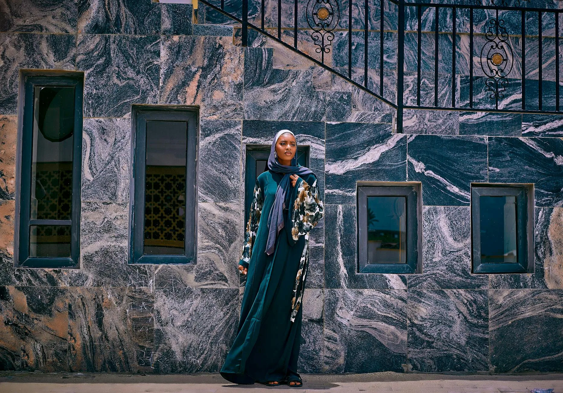 إنتاج عبايات لمتجر إلكتروني