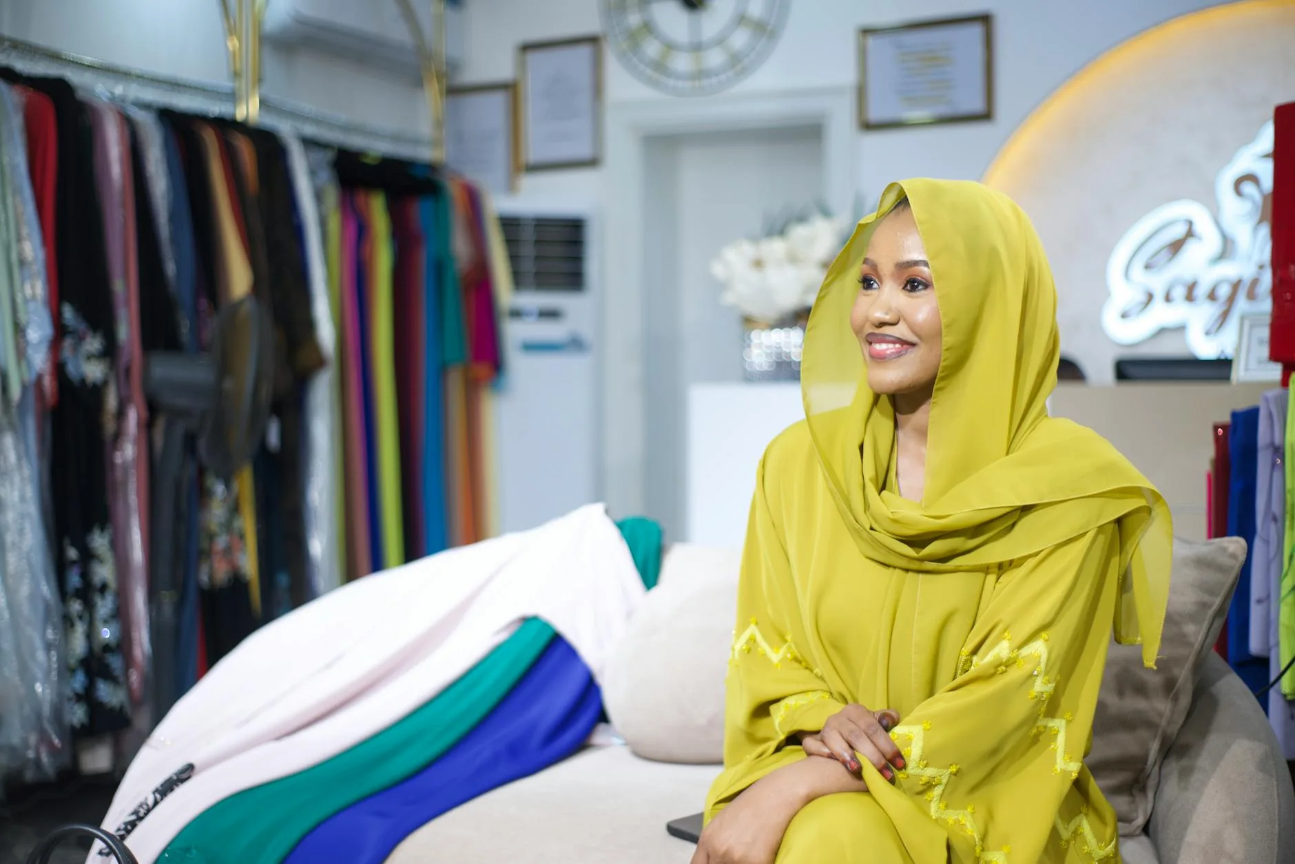 تصوير عبايات لمتجر إلكتروني