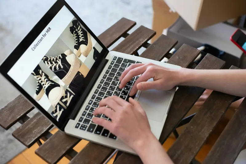 ecommerce store product page with trust signals reviews and clear product information