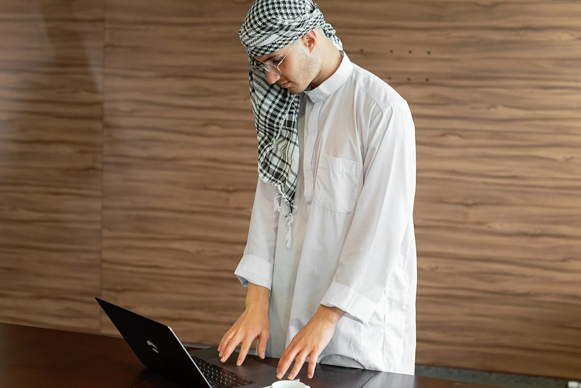 ميزات شوبيفاي المتقدمة مقارنة بزد